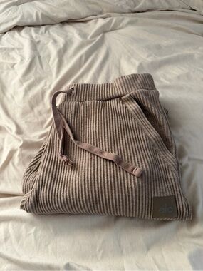 Alo Ribbed Jogger Pants in Taupe